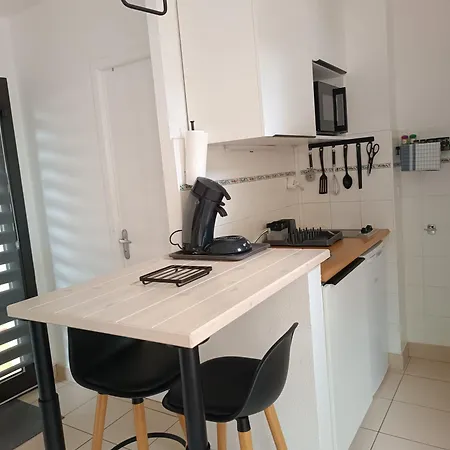 Renove Dans De Avec Grande Piscine Chauffee, Parking Et Terrasse *