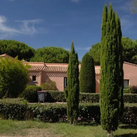 Apartment Renove Dans De Avec Grande Piscine Chauffee, Parking Et Terrasse Agde