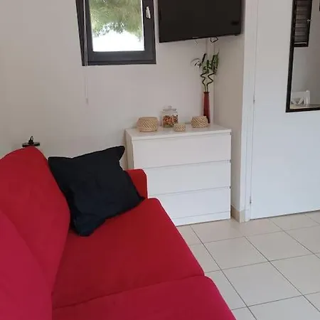 Apartment Renove Dans De Avec Grande Piscine Chauffee, Parking Et Terrasse
