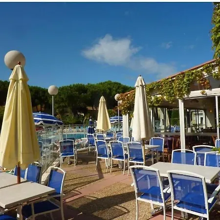 Renove Dans De Avec Grande Piscine Chauffee, Parking Et Terrasse Apartment *