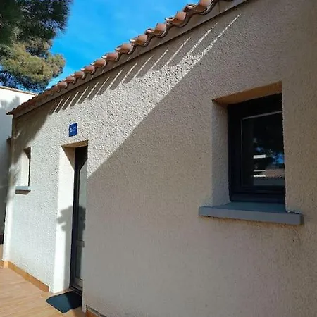 Renove Dans De Avec Grande Piscine Chauffee, Parking Et Terrasse Agde
