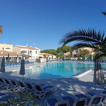 Apartment Renove Dans De Avec Grande Piscine Chauffee, Parking Et Terrasse