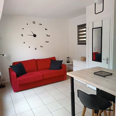 Renove Dans De Avec Grande Piscine Chauffee, Parking Et Terrasse Apartment