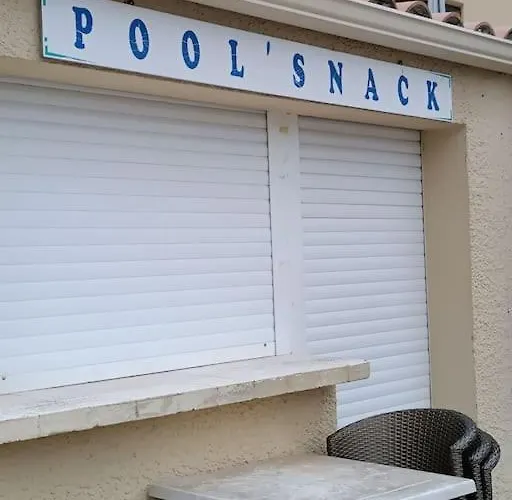 Rénové Dans Résidence De Avec Grande Piscine Chauffée, Parking Et Terrasse * Agde